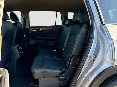 Used 2025 Volkswagen Atlas SE FWD image 23