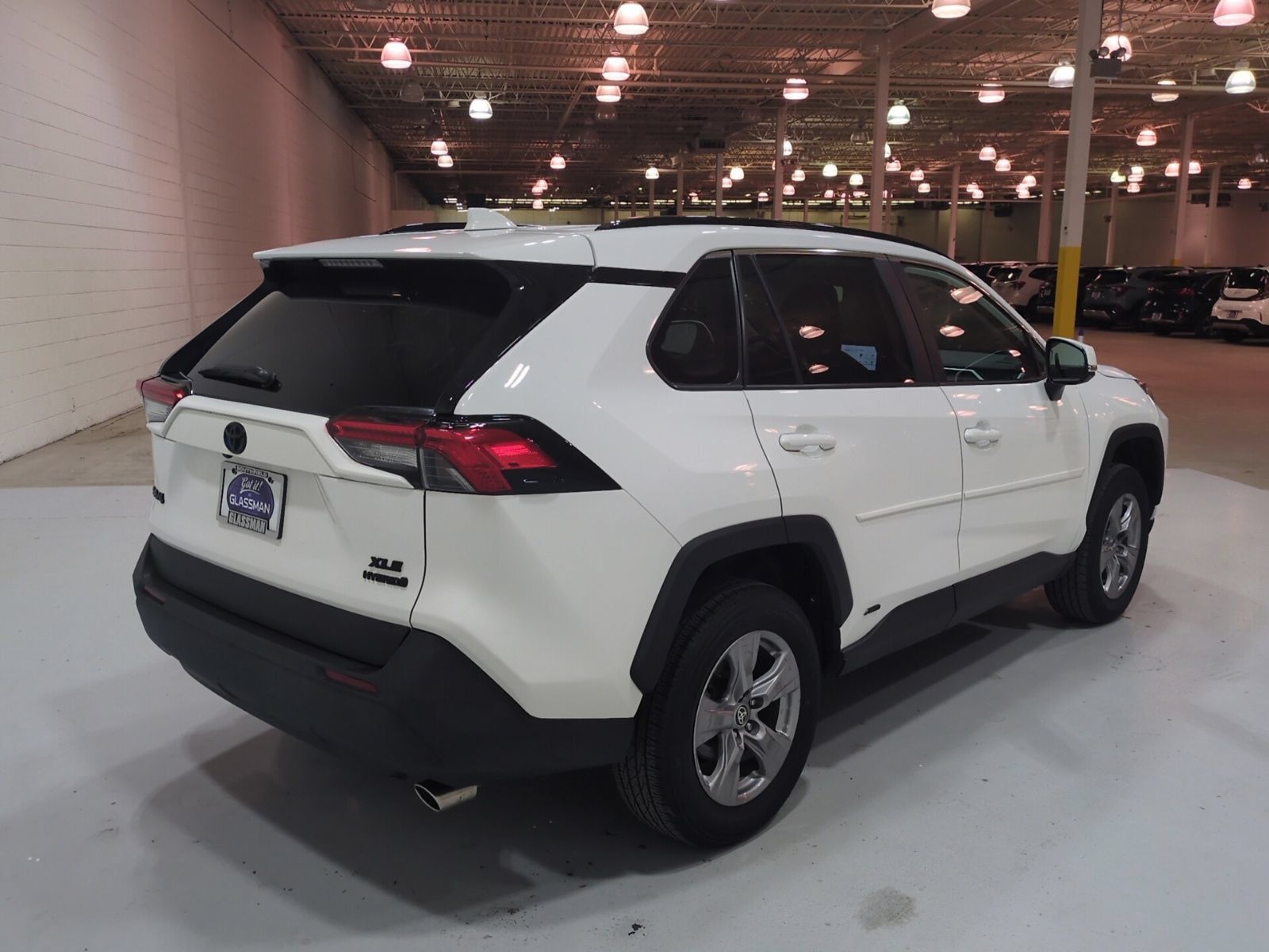 Used 2024 Toyota RAV4 XLE AWD/4WD image 3