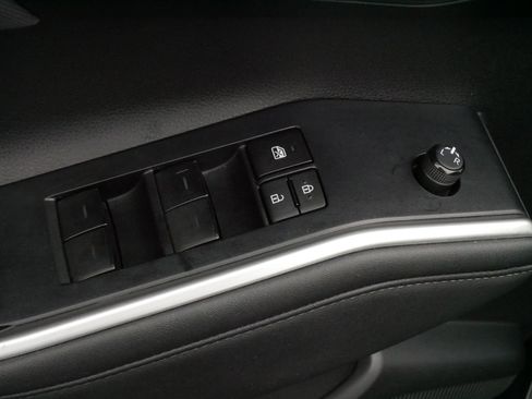 Used 2023 Toyota Highlander LE image 19