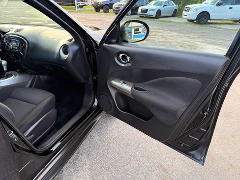 Used 2014 Nissan Juke S FWD image 25