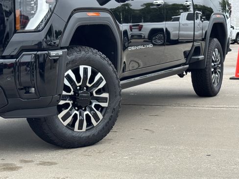 Used 2025 GMC Sierra 2500 Denali Ultimate w/ Max Trailering Package AWD/4WD image 12