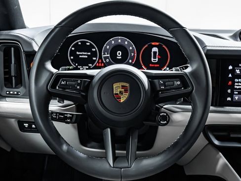 Used 2024 Porsche Cayenne image 14