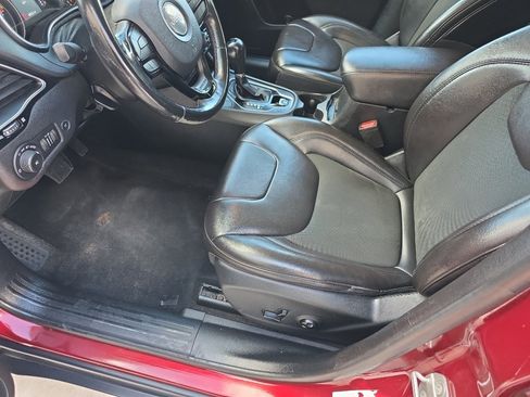 Used 2020 Jeep Cherokee Latitude Plus image 14