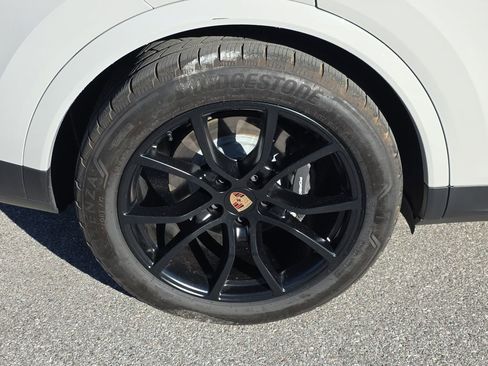 Certified 2025 Porsche Cayenne Coupe image 14