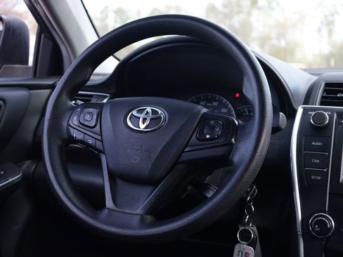 Used 2015 Toyota Camry LE image 5