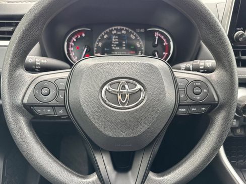 Used 2025 Toyota RAV4 XLE image 17