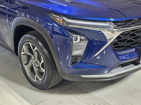 Used 2024 Chevrolet Trax LT w/ Sunroof Package image 10