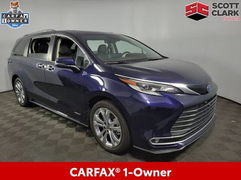 Used 2021 Toyota Sienna Platinum FWD image 1