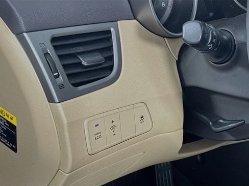 Used 2012 Hyundai Elantra Limited w/ Technology Pkg 5 FWD image 10