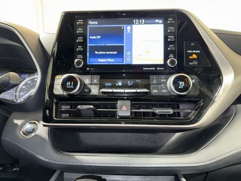 Certified 2022 Toyota Highlander XLE image 29