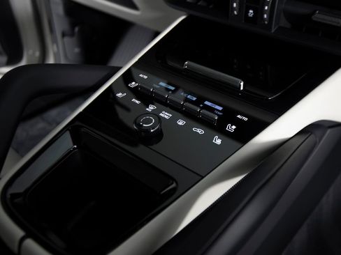 Certified 2026 Porsche Cayenne E-Hybrid AWD/4WD image 73