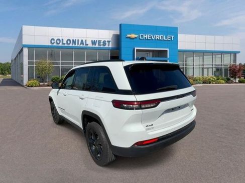 Used 2023 Jeep Grand Cherokee Limited w/ Black Appearance Package AWD/4WD image 3