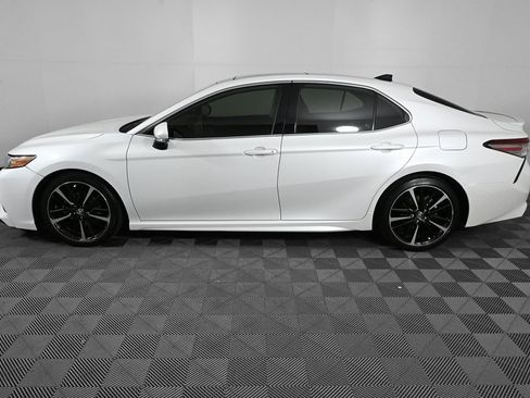 Used 2019 Toyota Camry XSE image 3