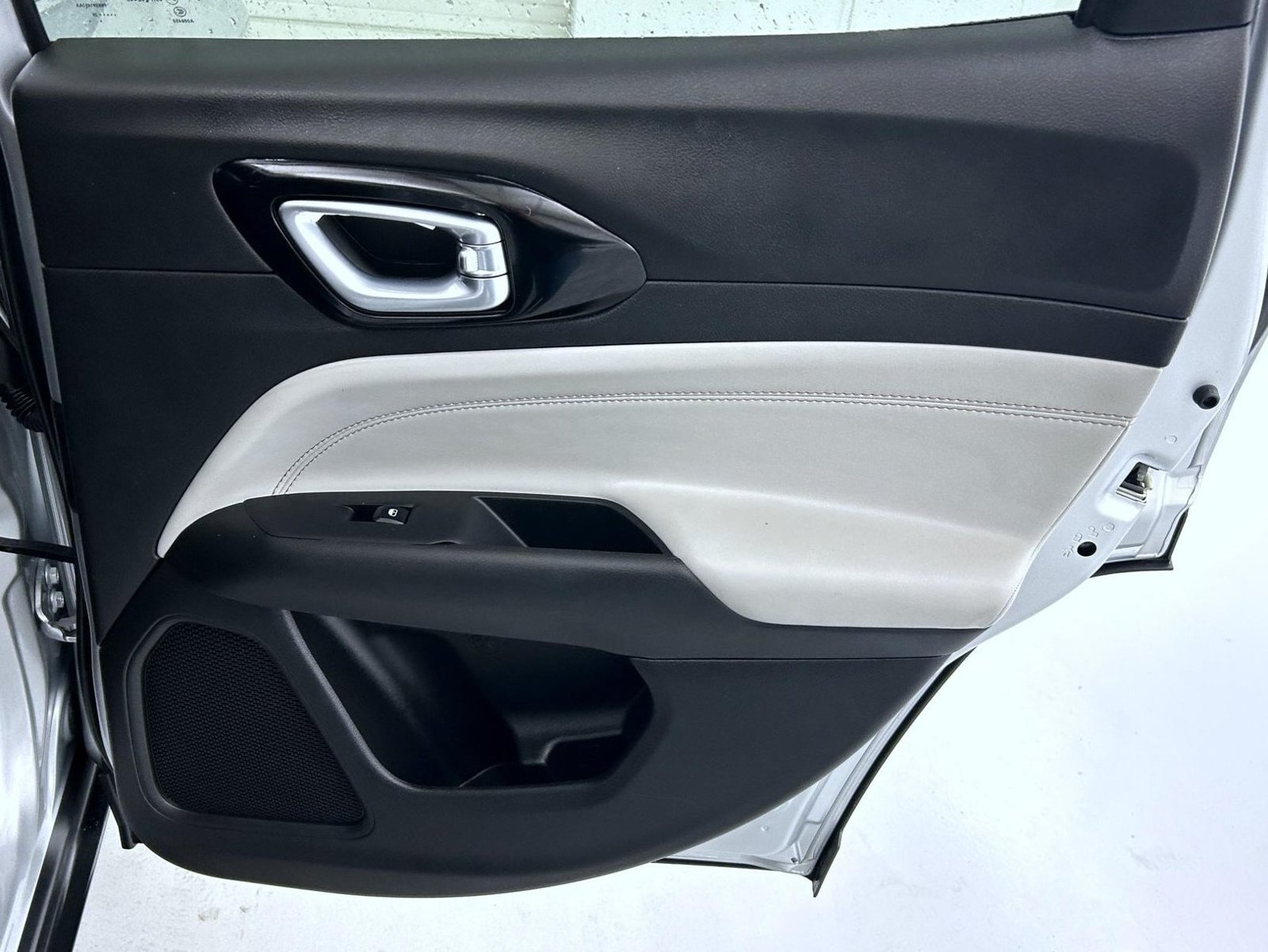 Certified 2025 Jeep Compass Limited AWD/4WD image 17
