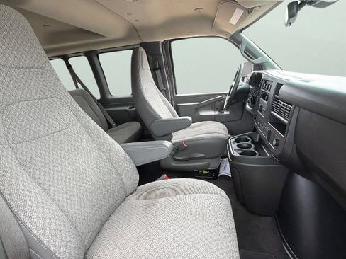 Certified 2025 Chevrolet Express 3500 LT w/ LT Preferred Equipment Group RWD image 32