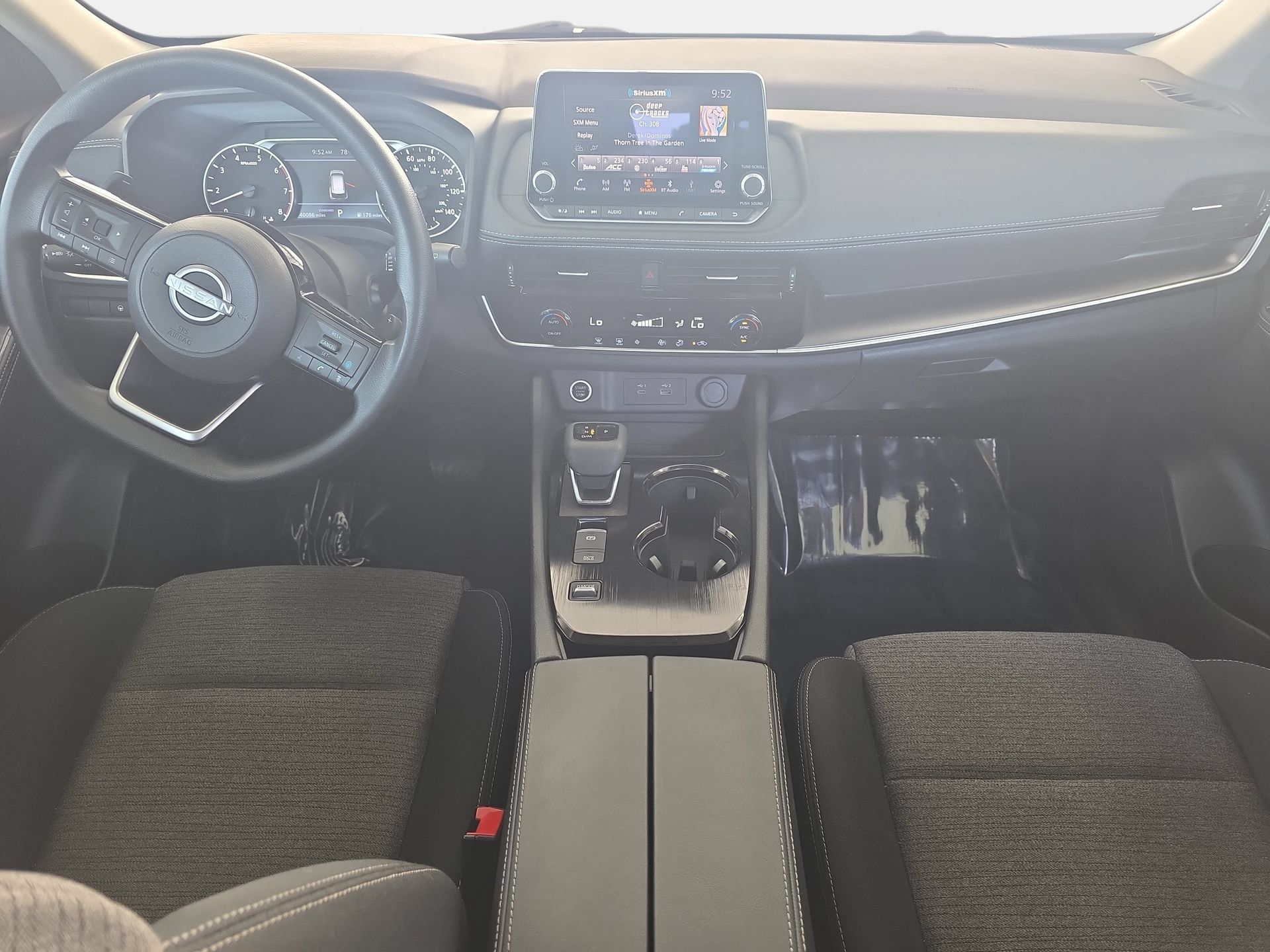 Used 2023 Nissan Rogue SV FWD image 9