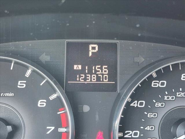 Used 2011 Subaru Outback 2.5i Premium w/ All-Weather Pkg AWD/4WD image 10