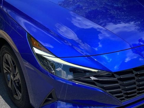 Used 2023 Hyundai Elantra Blue FWD image 4