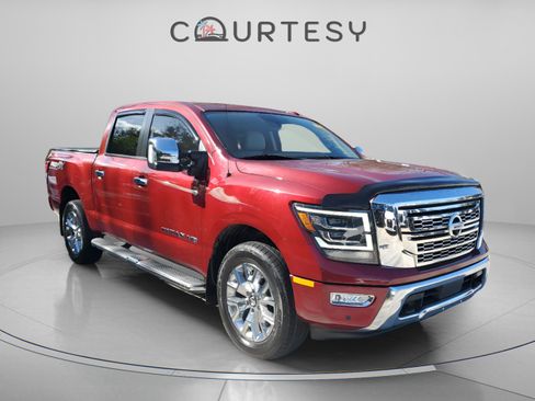 Used 2020 Nissan Titan SL w/ Moonroof Package image 5