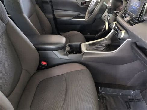 Used 2022 Toyota RAV4 LE image 22