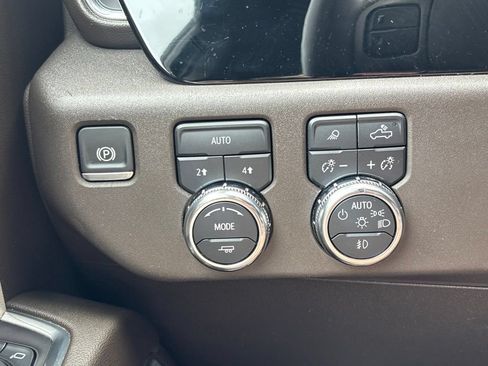 Used 2025 GMC Sierra 1500 SLT AWD/4WD image 26