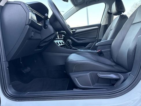 Used 2020 Volkswagen Jetta SE w/ SE Cold Weather Package image 21