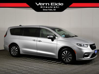 Used 2023 Chrysler Pacifica Touring-L
