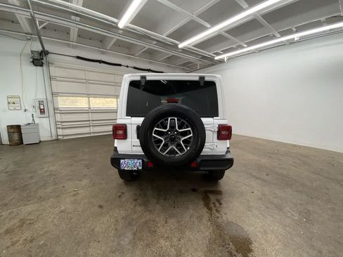 Used 2025 Jeep Wrangler Unlimited Sahara AWD/4WD image 5
