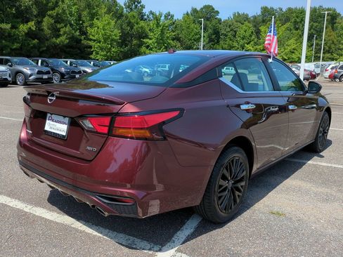 Used 2025 Nissan Altima 2.5 SV w/ SV Special Edition Package AWD/4WD image 4