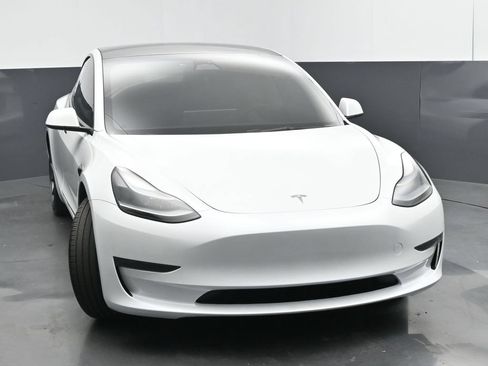 Used 2023 Tesla Model 3 Standard Range RWD image 32