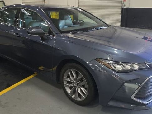 Used 2020 Toyota Avalon XLE image 3