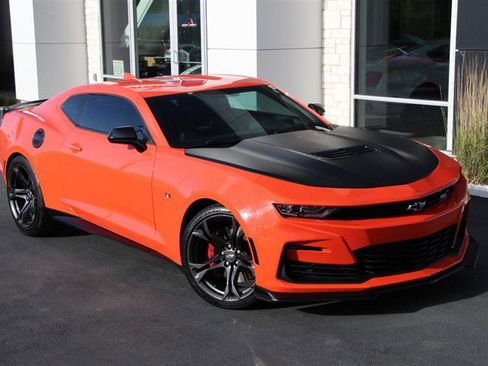 Used 2020 Chevrolet Camaro SS RWD image 2