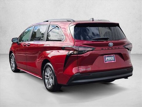 Used 2025 Toyota Sienna LE AWD/4WD image 7