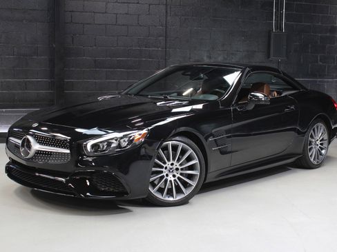 Used 2017 Mercedes-Benz SL 550 image 6