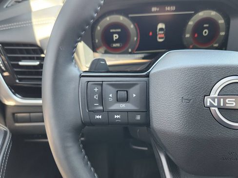 Used 2025 Nissan Rogue SL AWD/4WD image 27
