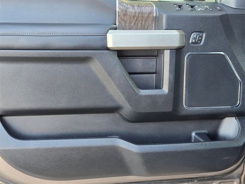 Used 2019 Ford F250 Lariat w/ Chrome Package image 11