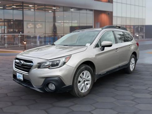 Used 2019 Subaru Outback 2.5i Premium AWD/4WD image 4