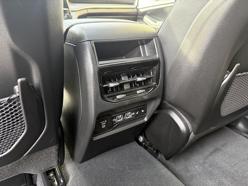 Used 2024 Jeep Grand Cherokee Limited w/ Black Appearance Package AWD/4WD image 21