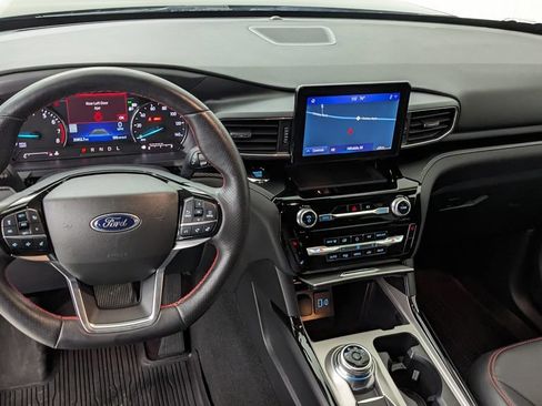 Certified 2023 Ford Explorer ST-Line AWD/4WD image 4
