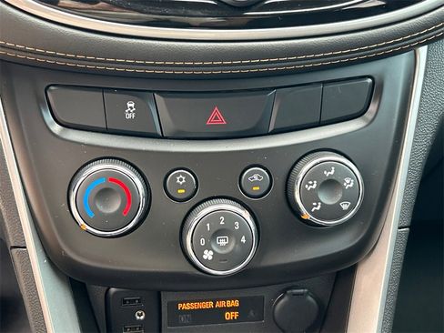 Used 2022 Chevrolet Trax LT w/ Redline Edition image 16