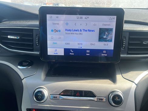 Used 2022 Ford Explorer XLT w/ Equipment Group 202A image 23