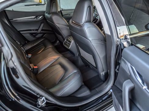 Used 2018 Maserati Ghibli GranSport image 44