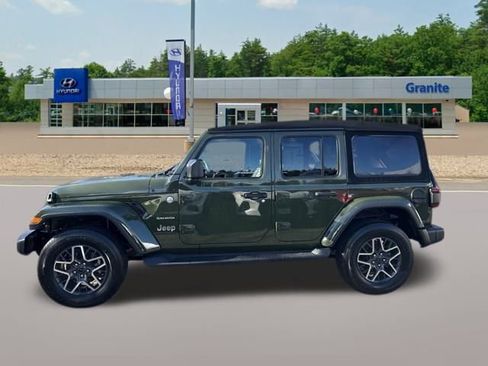 Used 2024 Jeep Wrangler Sahara image 11