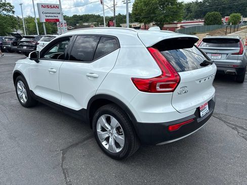 Used 2022 Volvo XC40 T5 Momentum AWD/4WD image 5