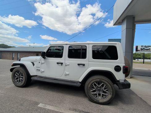 Used 2024 Jeep Wrangler Sahara w/ Safety Group image 8