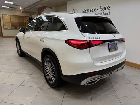 Used 2025 Mercedes-Benz GLC 300 image 3