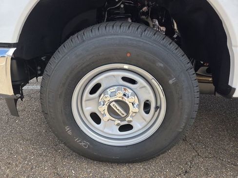 New 2026 Ford F250 XL w/ XL Chrome Package RWD image 22