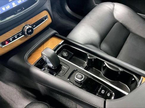 Certified 2023 Volvo XC90 B6 Plus w/ Protection Package Premier AWD/4WD image 18