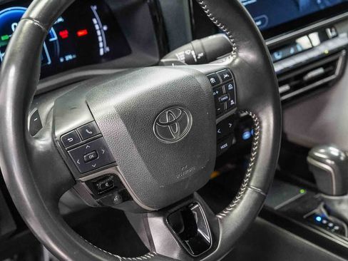Used 2025 Toyota Camry SE FWD image 21