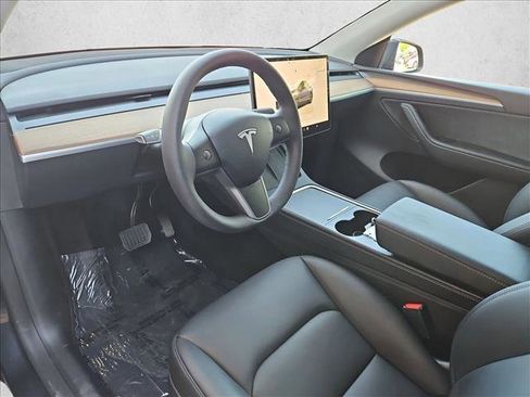 Used 2025 Tesla Model Y Long Range AWD/4WD image 12